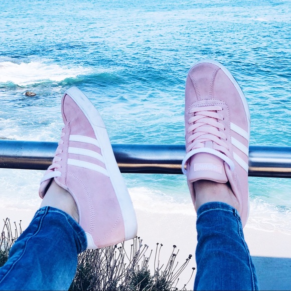 • OUR STYLE • - Picture 4 of 5